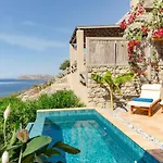 Petra Boutique Villa *