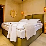 Petra Boutique * Αργινώντα